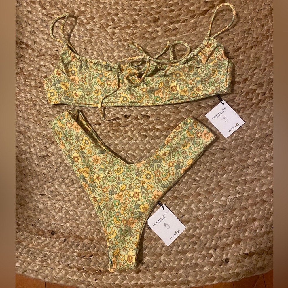 Skatie cheeky floral swimsuit - XL top and L bottom